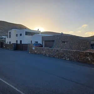 https://casa-del-valle-10.in-canary-islands.com